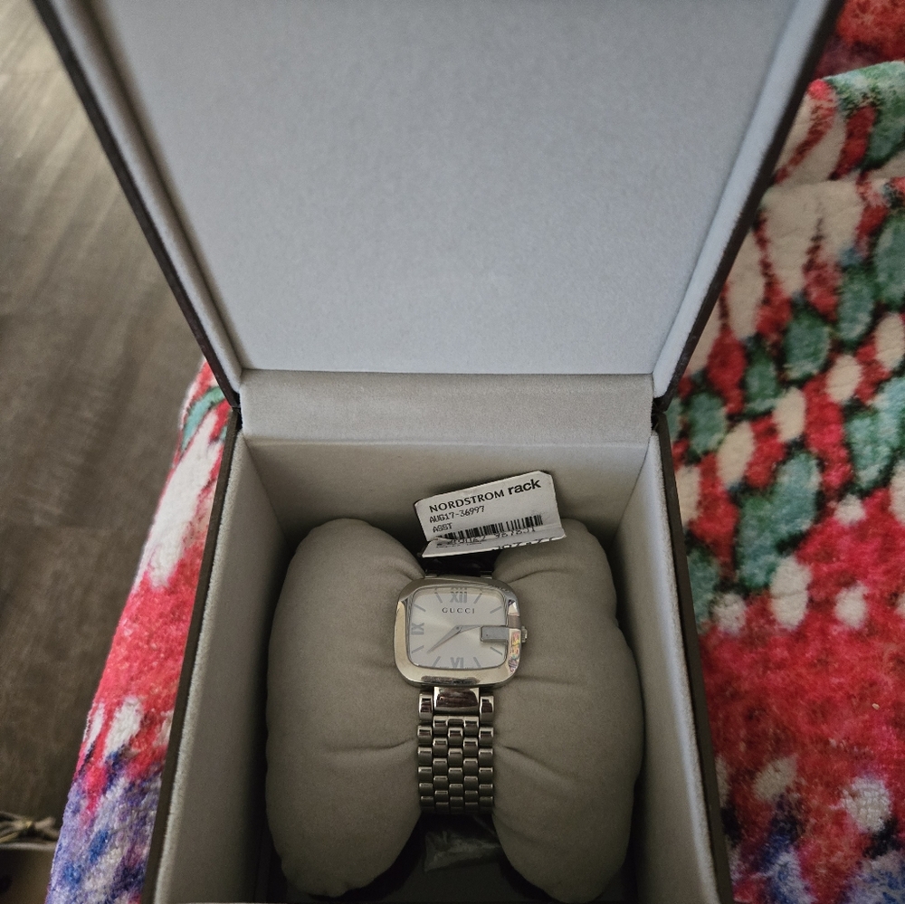 WOMENS GUCCI " G" WATCH - Picture 7 of 12